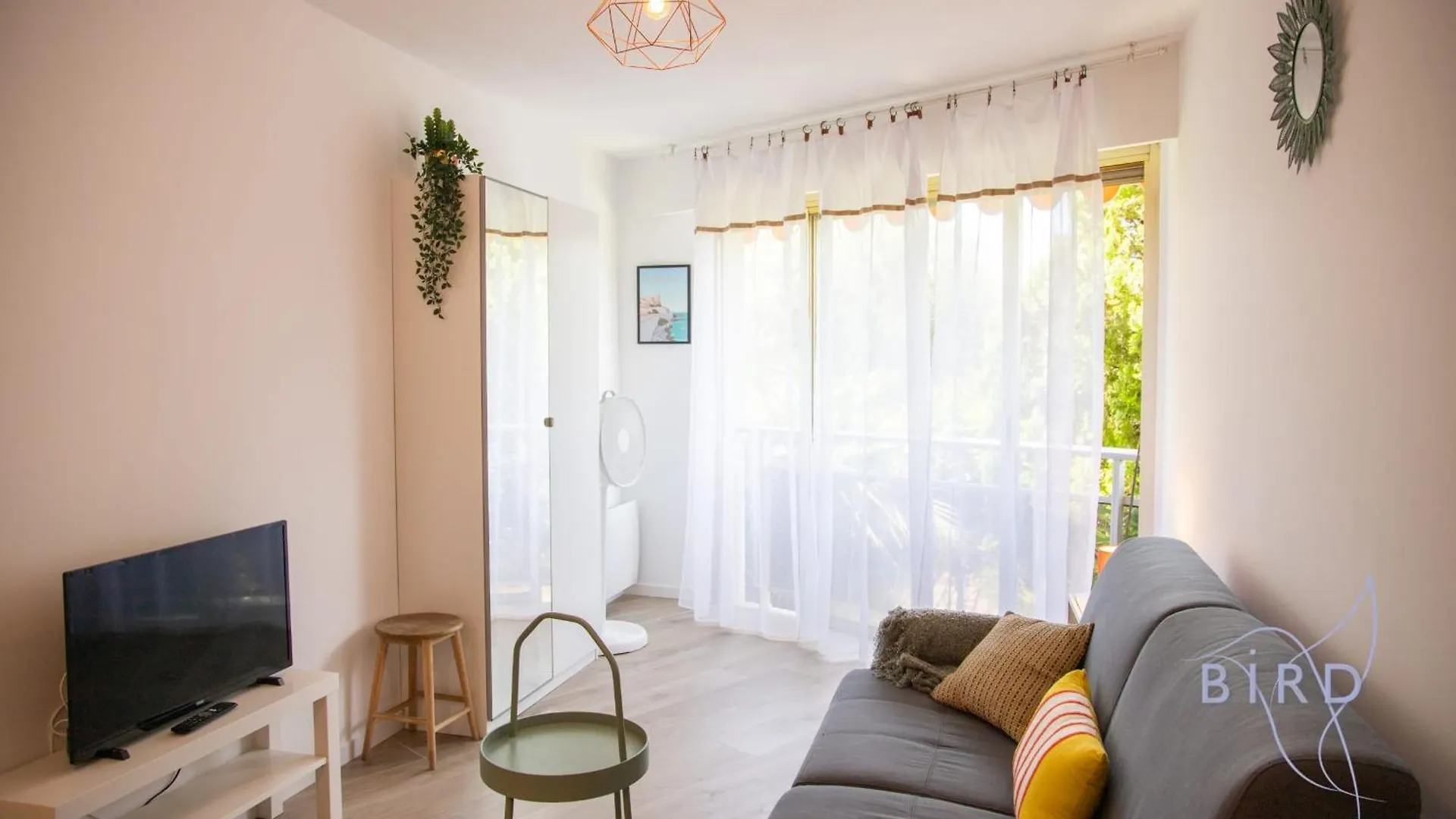 Apartment Studio With Swimming Pool In Juan Les Pins Antibes
